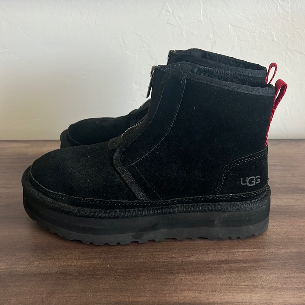 Neumel Platform Zip Suede Ugg